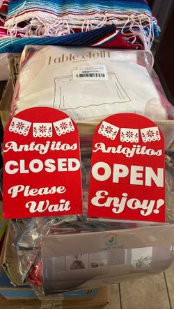 Antojitos table signs