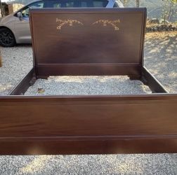 Wood King Soze Bed Frame