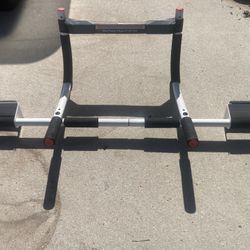 Multi-Gym Pull Up Bar