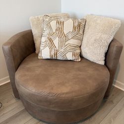 🛋️ Cozy Round Chair for Sale! 🛋️**