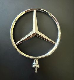 Genuine Mercedes-Benz Radiator Grille/Hood Star Emblem (like new)