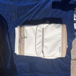 Insulated backbag