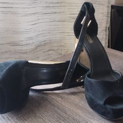 Black Heels: Size 8 1/2