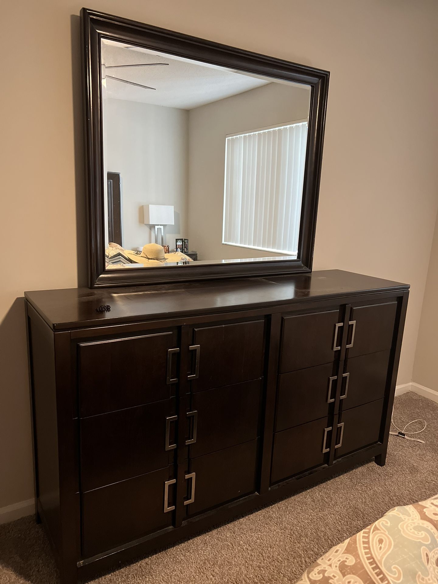 Dresser With Mirror