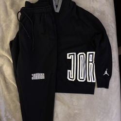 AIR JORDAN SET PANTS,  HOODIE, SIZE XL MENS IM USED TWO TIMES ONLY 