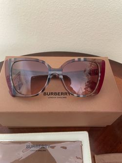 Burberry Women’s Oversized Sunglasses – Complete Set