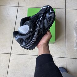 Black Bottegas Veneta