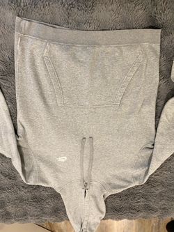 Classic grey Nike hoodie in size Large. Clean, comfortable, and easy to throw on with anything. Features the timeless Nike look with a soft feel and g