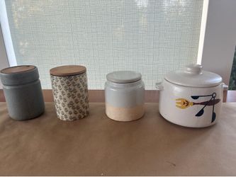 Set of ceramic kitchen canisters