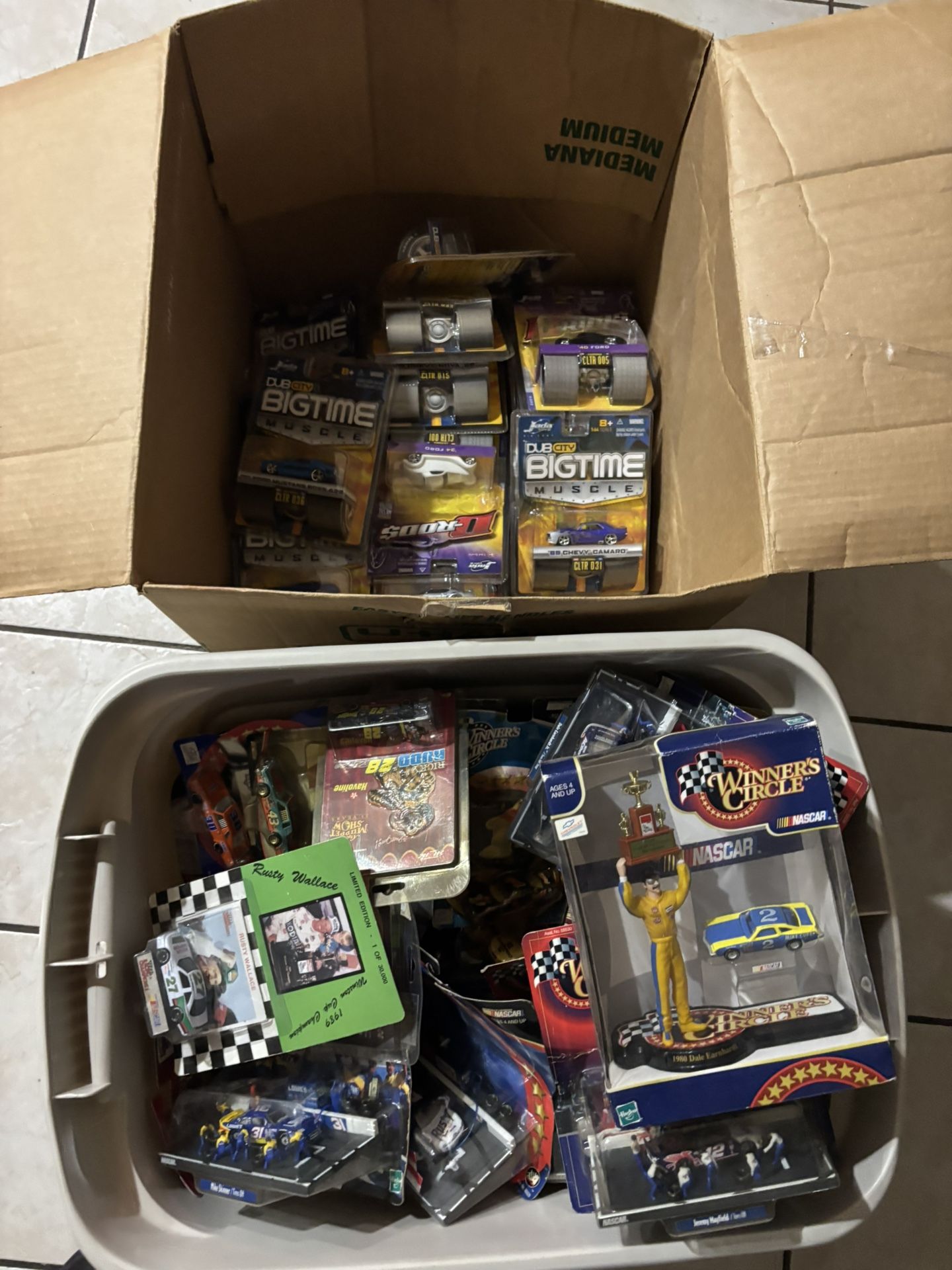 Die Cast Collectibles Lot (100+) Hot Wheels Dub City Winners Circle