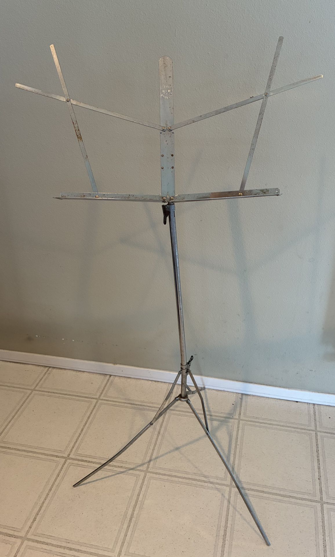 Music Stand, Adjustable and Foldable.