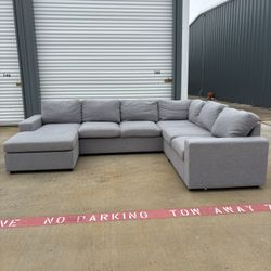 Beautiful Light Grey Sectional Couch In Excellent Condition Delivery Available 🚚