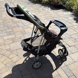 Graco Lightweight Stroller. Adjustable Back. One Hand Folds Flat 