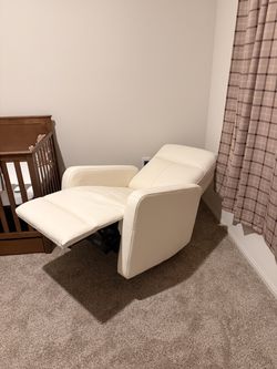 BRAND NEW genuine leather power recliner