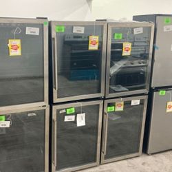 Frigidaire Mini Fridges 4.4 cu ft Frigidaire/GALANZ/MagicChef 5V