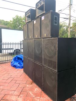 8 bass Speakers 18 inc with box for $800