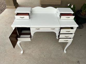 Vintage dresser
