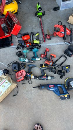 DeWalt Ryobi, Black & Decker hiti Makita Drills and batteries mix of tools