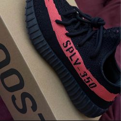 Yeezy boost 350 black / red