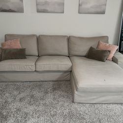 KIVIK sectional with chase