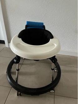 Baby walker with six adjustable heights