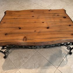 Must GO!! Coffee table 