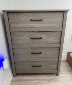 Gray 4-Drawer Dresser – Excellent Condition – Modern Rustic