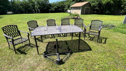 "-piece patio dining set. It is in need of paint and shows some rust due to the lack of paint protection. Brand: Hampton Bay.