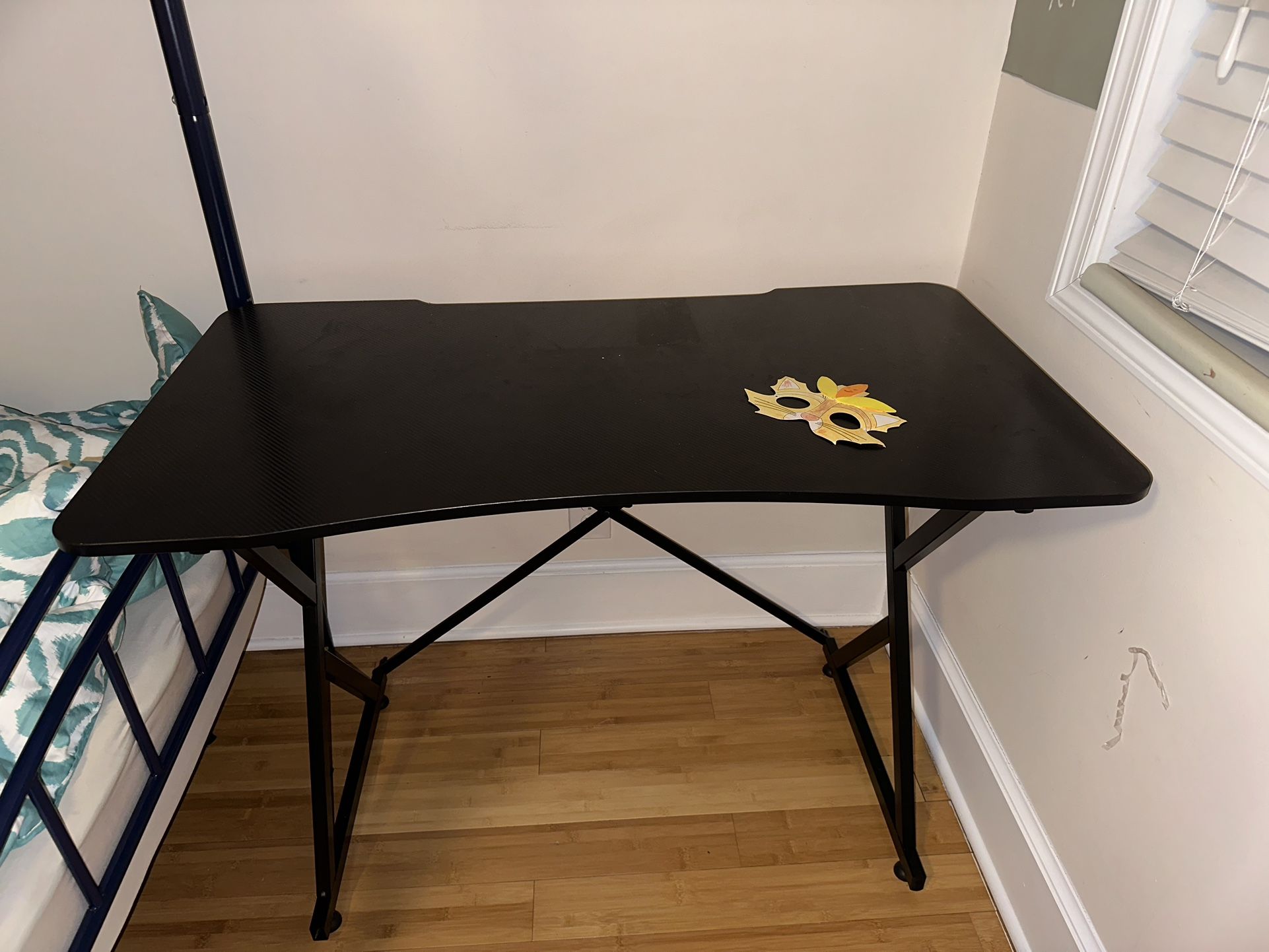 Everything must go - Kids small desk