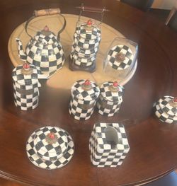 Mckenzie child’s  9pc.Court CHECK porcelain items