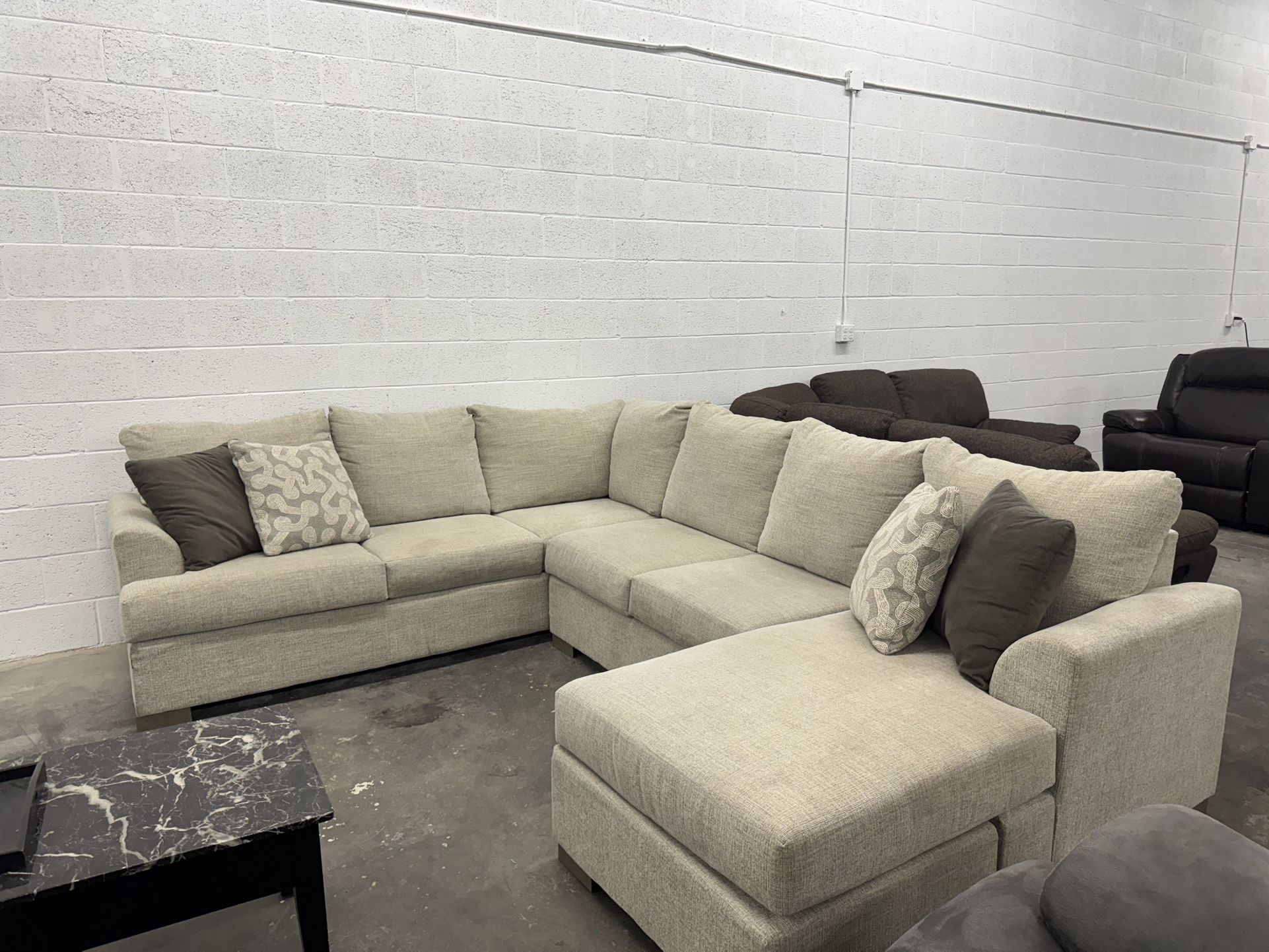 Free Delivery* Like New Medium Beige Sectional Sofa with Reversible Chaise! #SofaKingLV Couch Couches Sectional Recliners