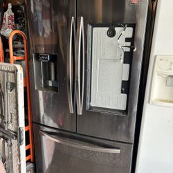 Samsung Family Hub Refrigerator 