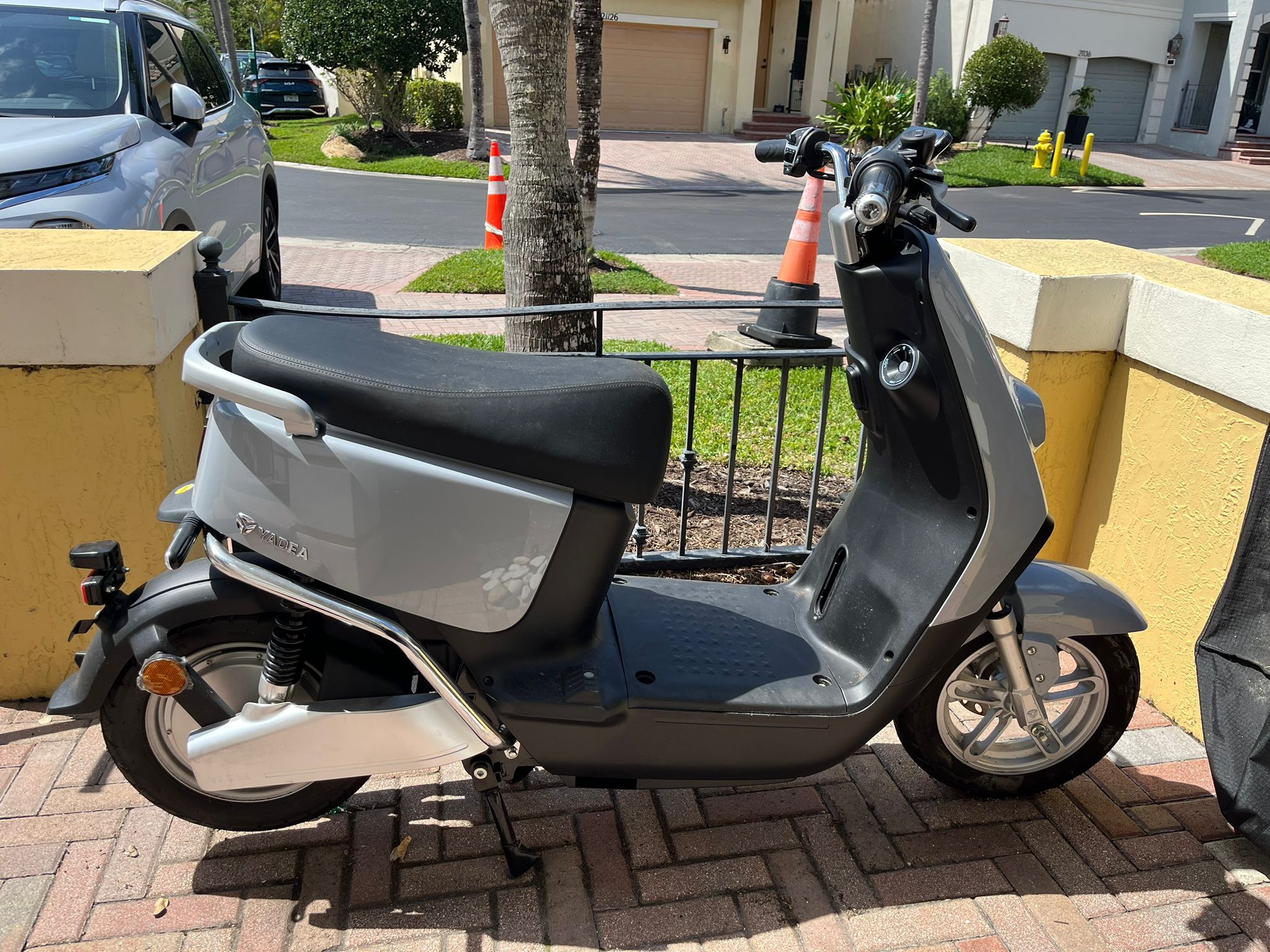 ONLY 8km Used Like NEW Yadea G5 Electric Scooter Moped Bike 
