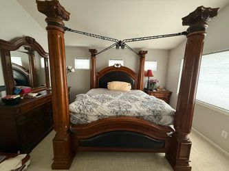 Hardwood bedroom set of 5 items
