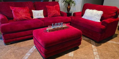 Red living room set 3 pieces/ sofa Loveseat and ottoman  an place any side to make a long chaise  like new conditions