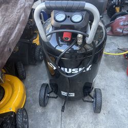 1.7 HP, 200 PSI, 30 Gal., 5.1 SCFM 90 PSI, Single-Stage, Oil Free Portable Vertical Electric Air Compressor like new $299 firm