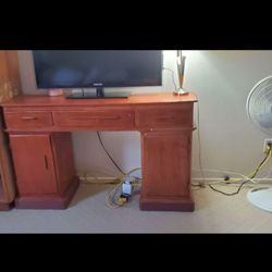 Solid Wood tv Cabinet in good condition