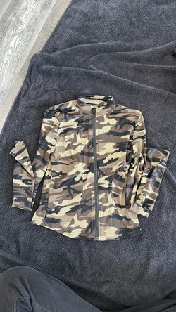 Women’s Camo athletic top