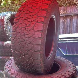 Vendo 4 Llantas Medida 305 -65-18 L Y Muy Buenas Condiciones Para Camioneta 