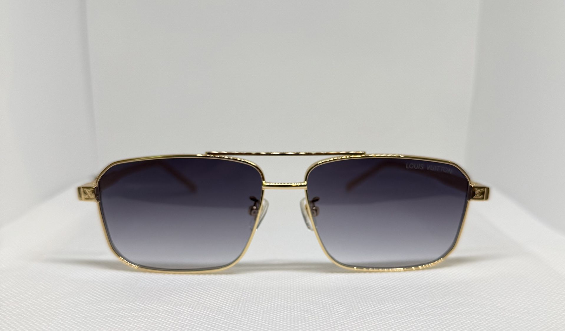 Sunglasses Louis Vuitton Never Used Unisex Open Box