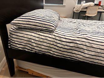 Twin trundle bed with 1 mattress