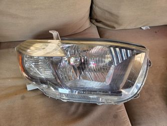 2008 2009 2010 Toyota Highlander Hybrid Right RH Headlight OEM