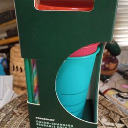 Starbucks Color Changing Cups with Straws - New