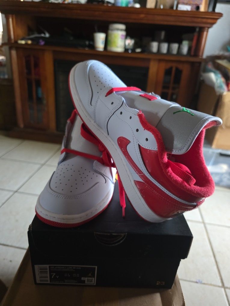 Nike Air Jordan 1 Low SE GS