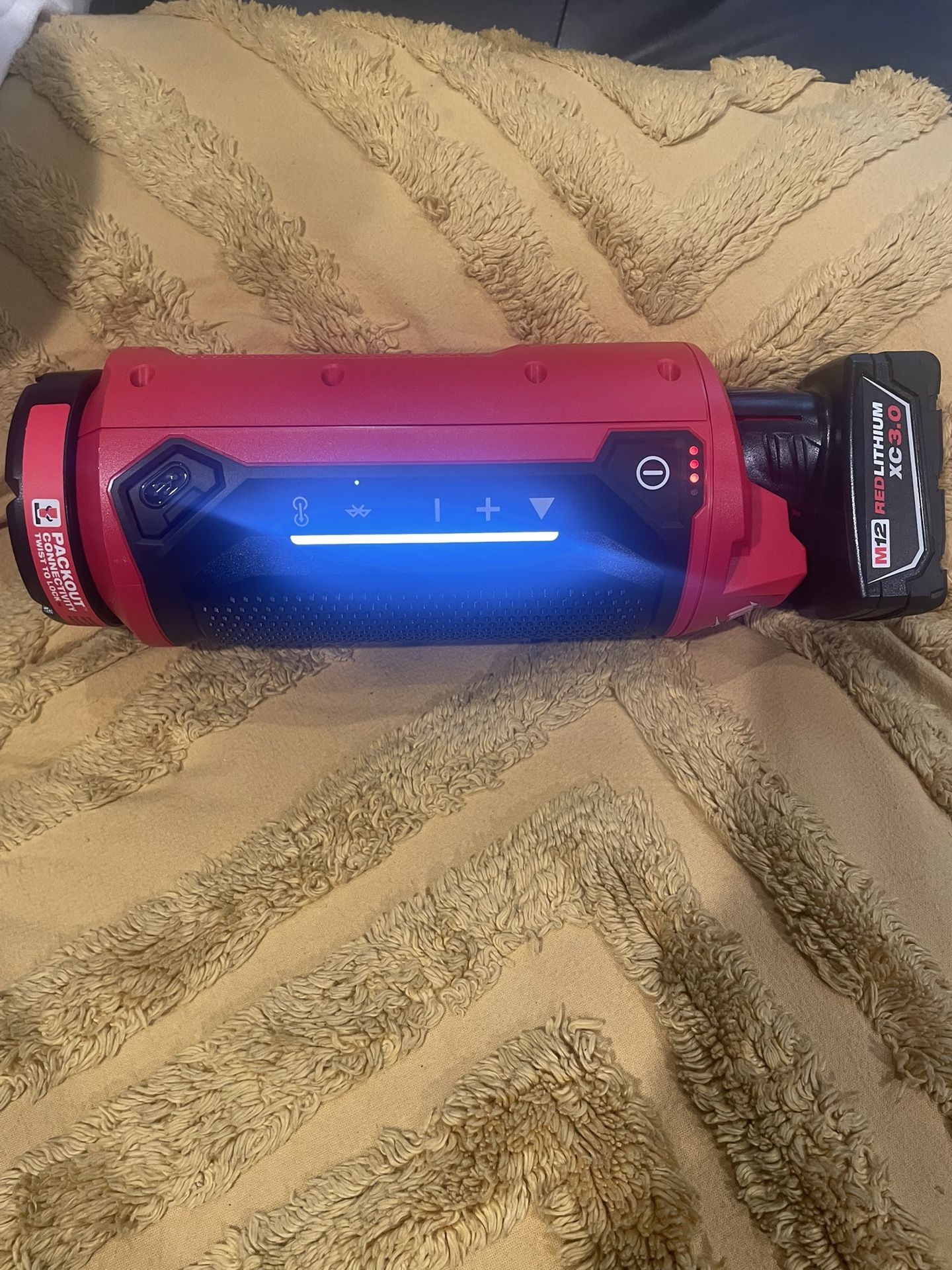 Milwaukee M12 Bluetooth Speaker