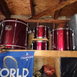 TAMA DRUMS (Drum Set) 