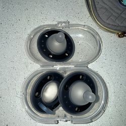 4 Ninni Co Pacifiers 