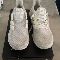 Adidas’s Men Size 8 Needs Cleaning And A Shoe Lace