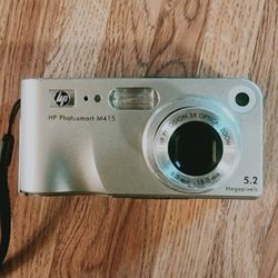 HP Photosmart M415 5.2 MP Compact Digital Camera