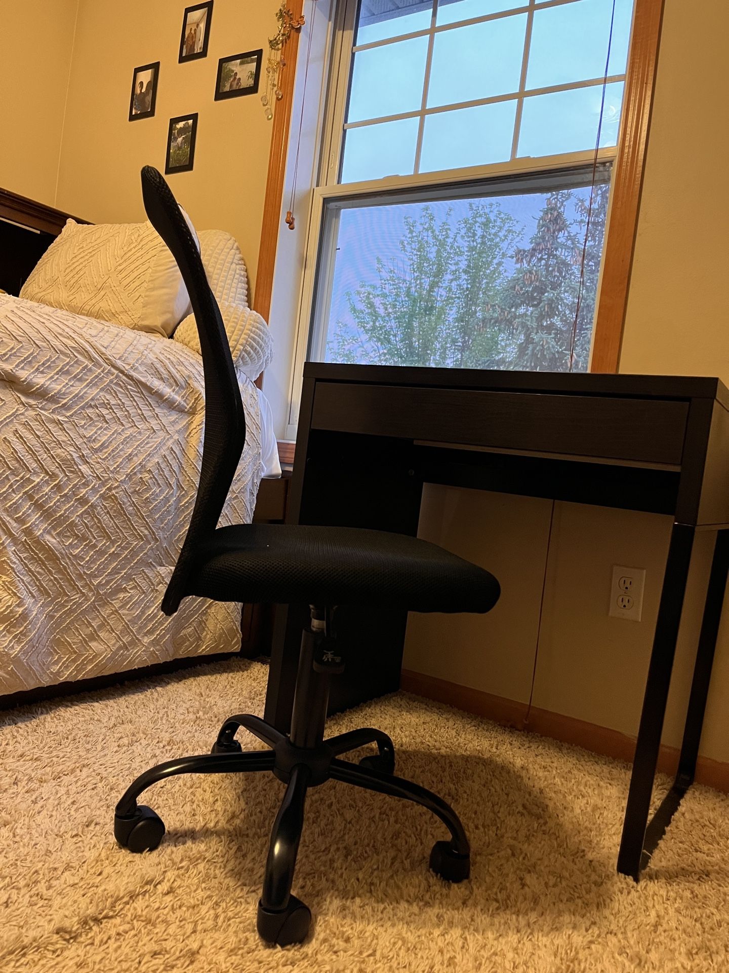 CHILDREN’S STUDY DESK & SWIVEL CHAIR (BLACK, 28.7INCHES WIDE, ROLLING CHAIR W ADJUSTABLE HEIGHT)